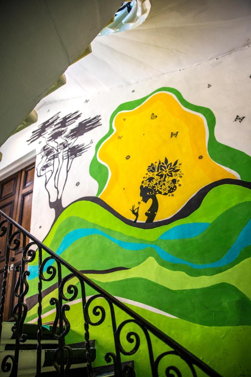 Five Trees Homestay *
